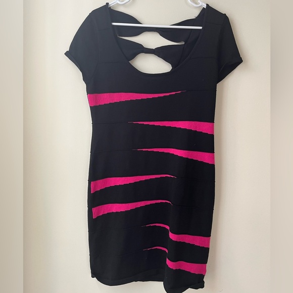 Short sleeve knit dress - Picture 4 of 7